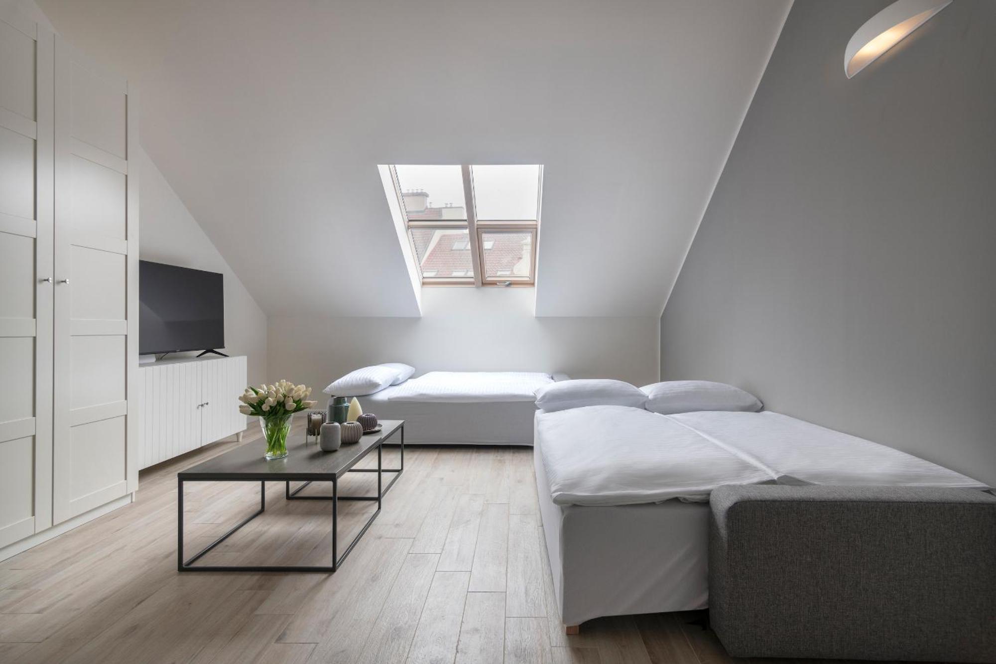 Kinsky Garden Apartments And Suites By Dwellfort Prague Room photo